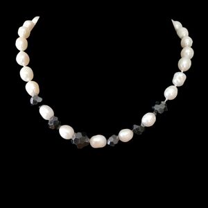 Pearl & Black Crystal Ball‎ Magnetic Necklace